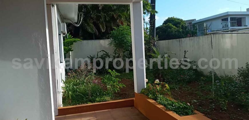 SODNAC – TRIANON 2 AVENUE- Apartment for rent – ground floor. Several parking available in the courtyard, near metro express.