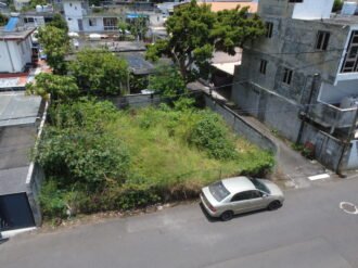 Residential–commercial plot available in Bassin la Louise,