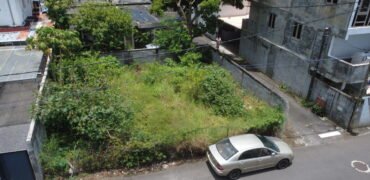 Residential–commercial plot available in Bassin la Louise,