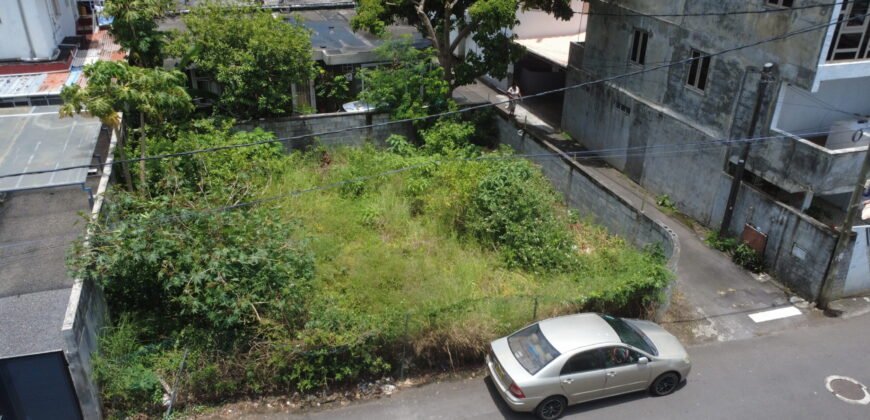 Residential–commercial plot available in Bassin la Louise,